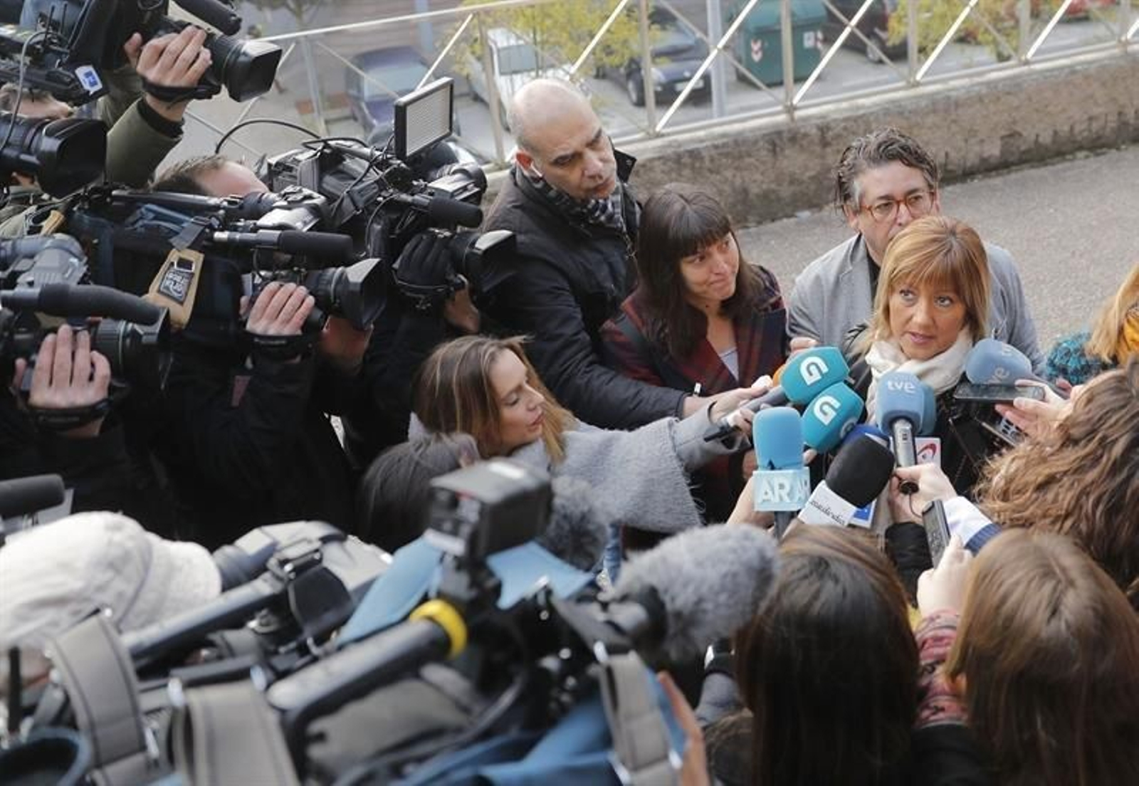 La madre de la joven de Boiro (d), a la que supuestamente José Enrique Abuín Gey, alias el Chicle, trató de raptar