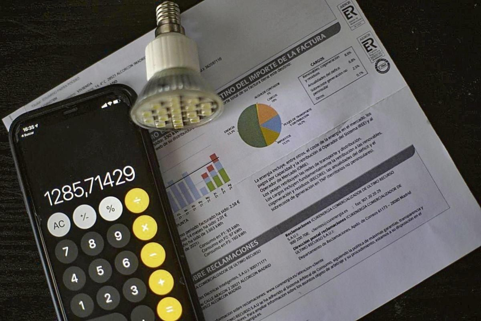 Factura de la luz, una de las que subirá en este inicio de 2024.