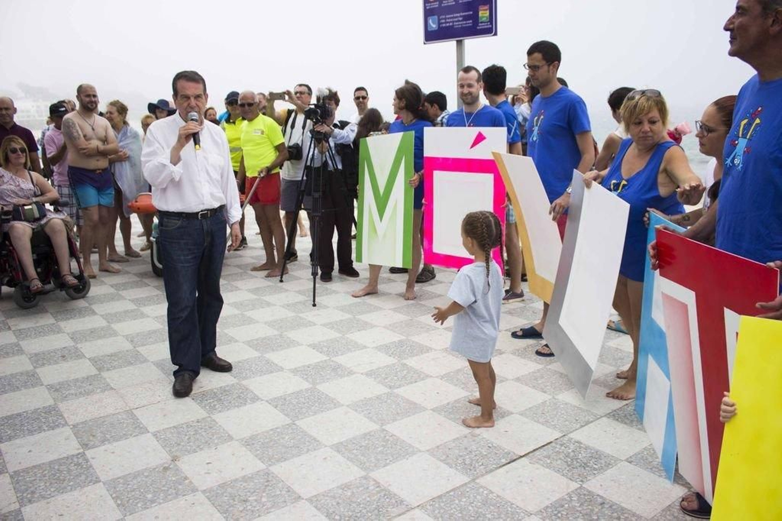 El alcalde Abel Caballero quiso mostrar la solidaridad del Concello con esta campaña.