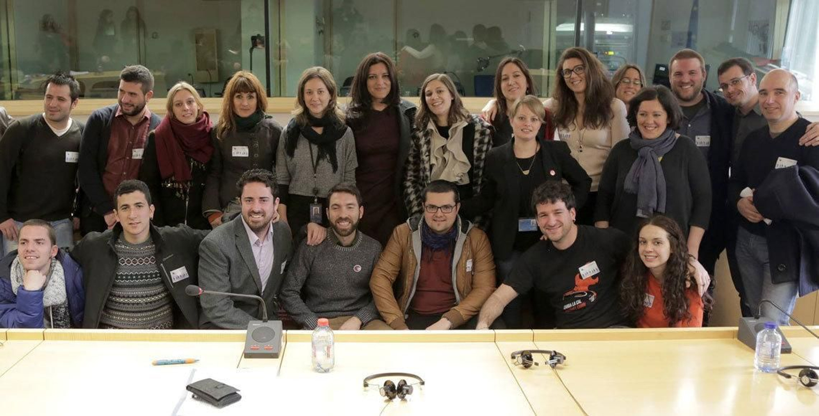 Representantes de la Marea Granate durante su encuentro en el Parlamento Europeo.