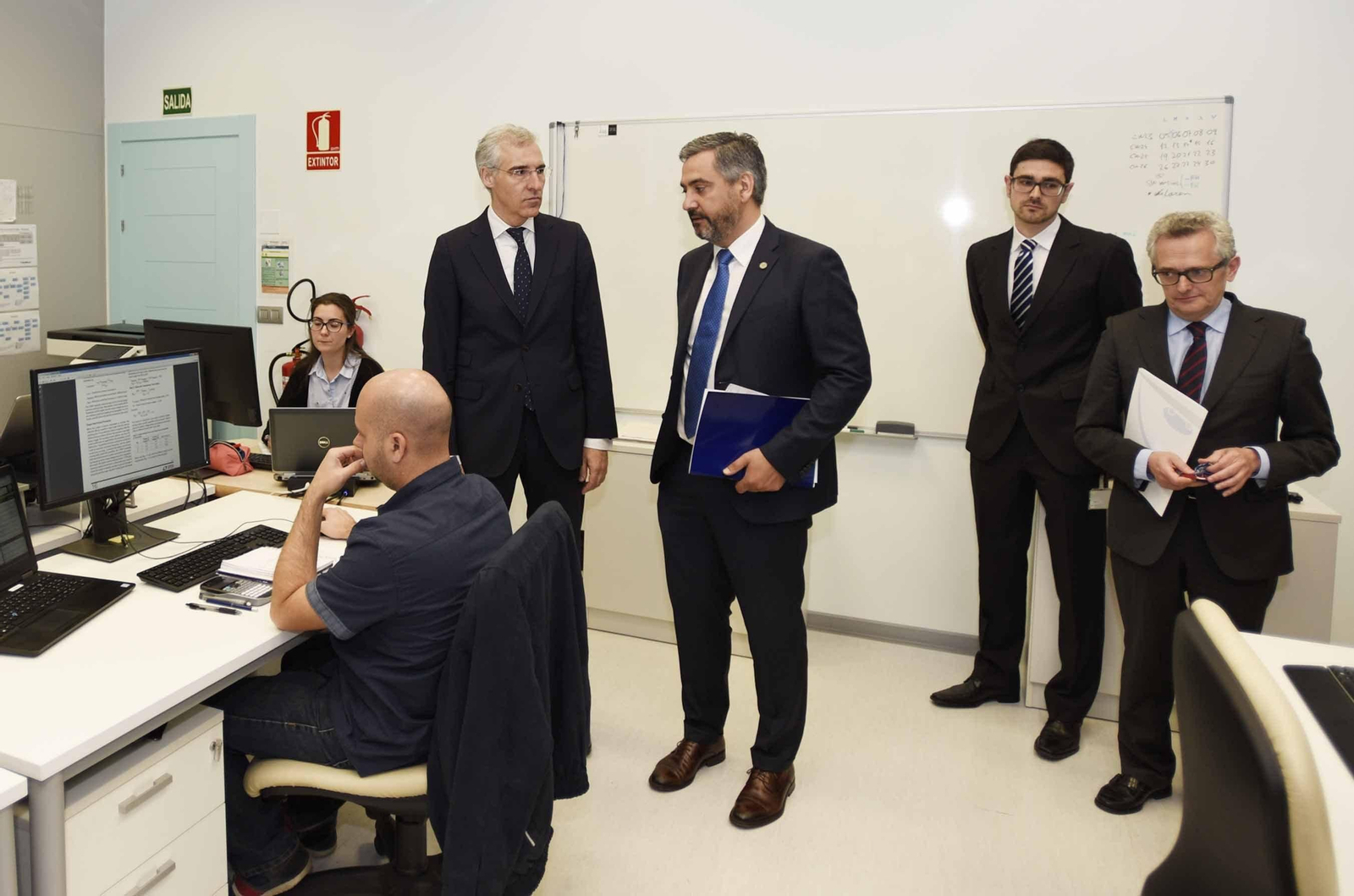 Francisco Conde con Carlos Castaño, de Borgwarner y Luis Moreno del CTAG.