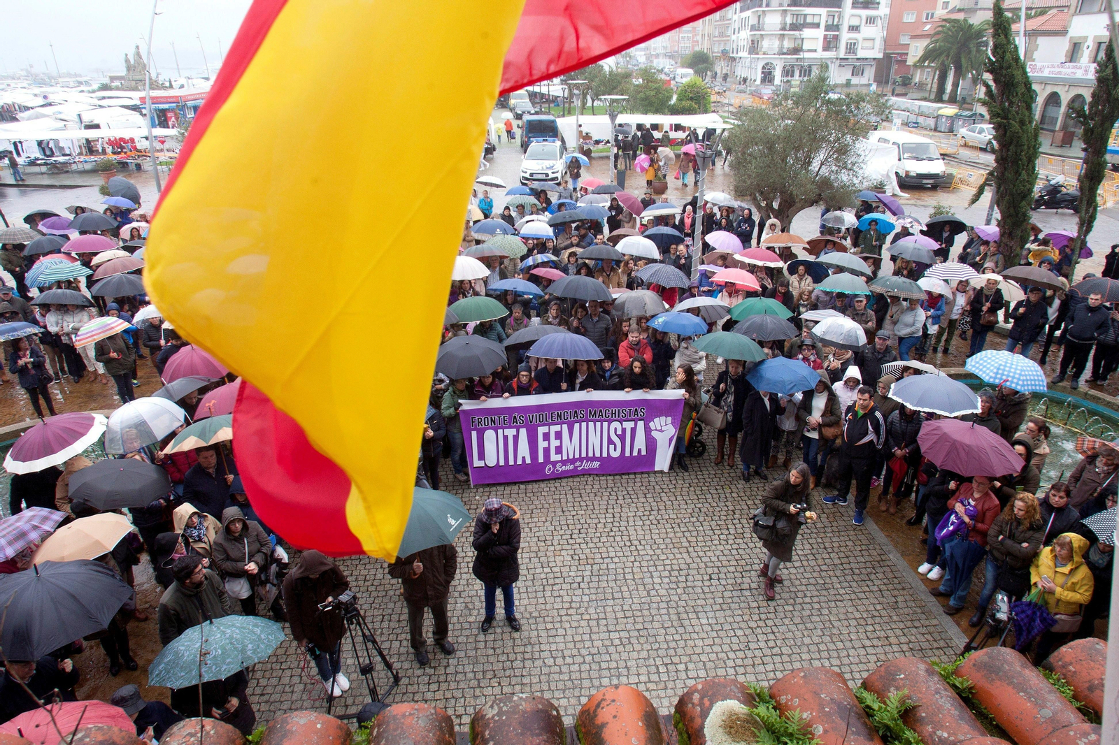 Un momento de la concentración contra la violencia machista frente al Concello de O Grove.