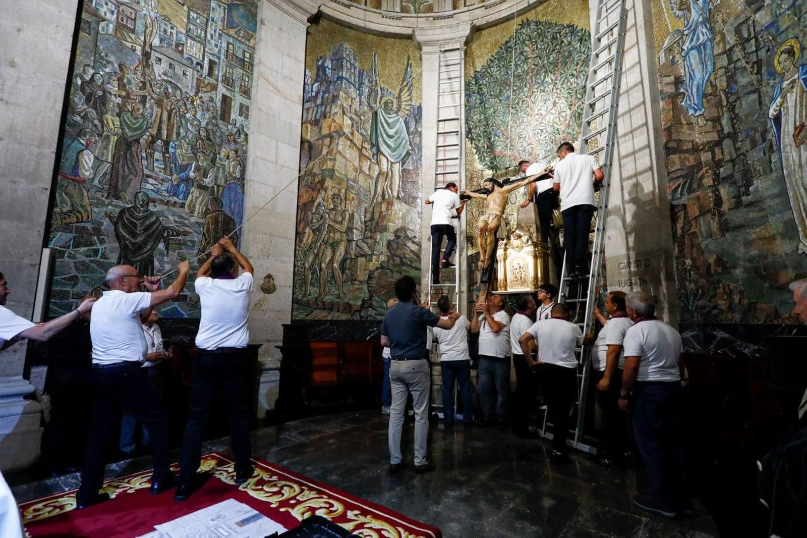 El descendimiento del Cristo de la Victoria en Vigo. // Jorge Santomé