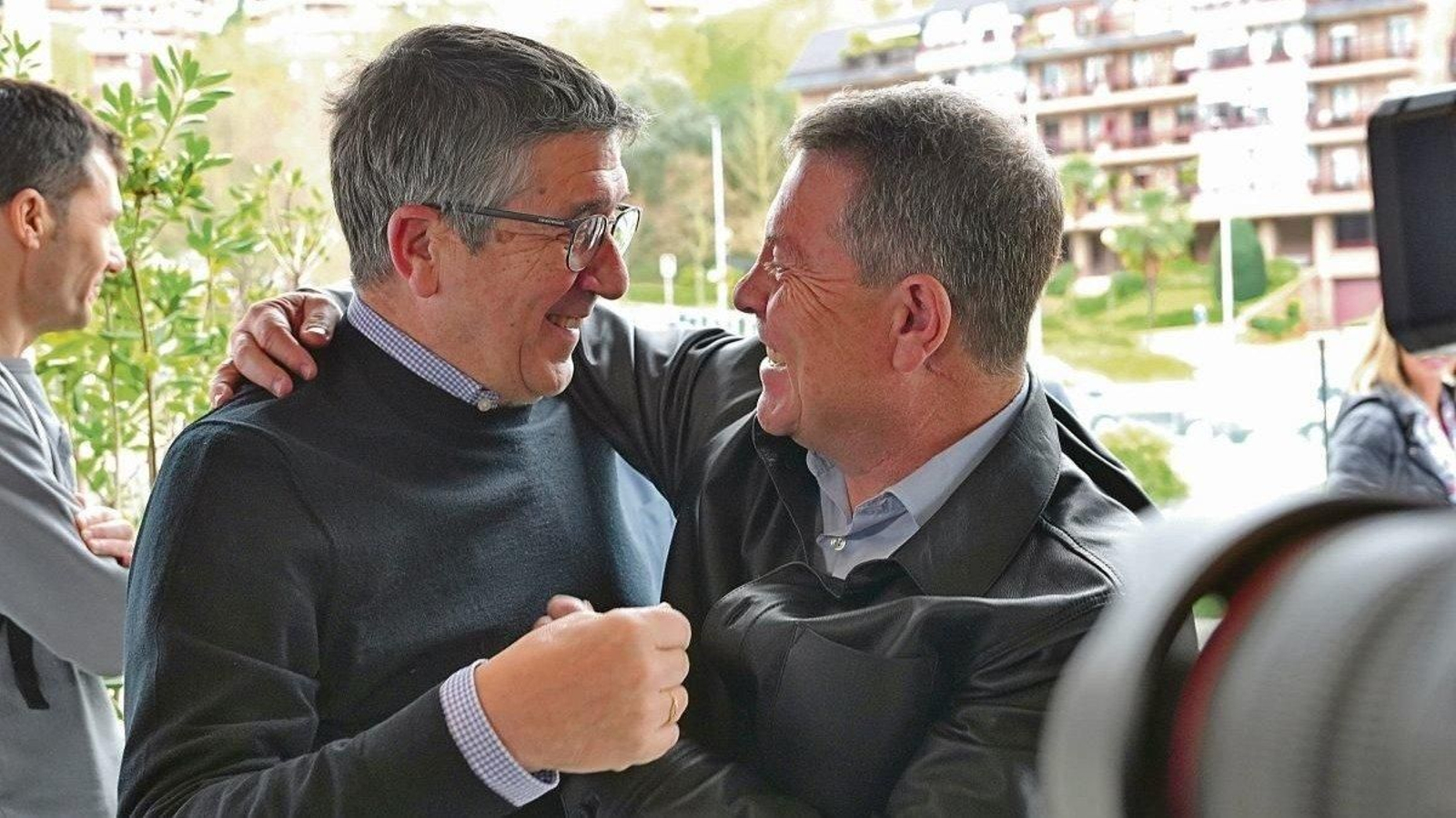 Patxi López, portavoz del PSOE en el Congreso, con García-Page, en la campaña vasca.