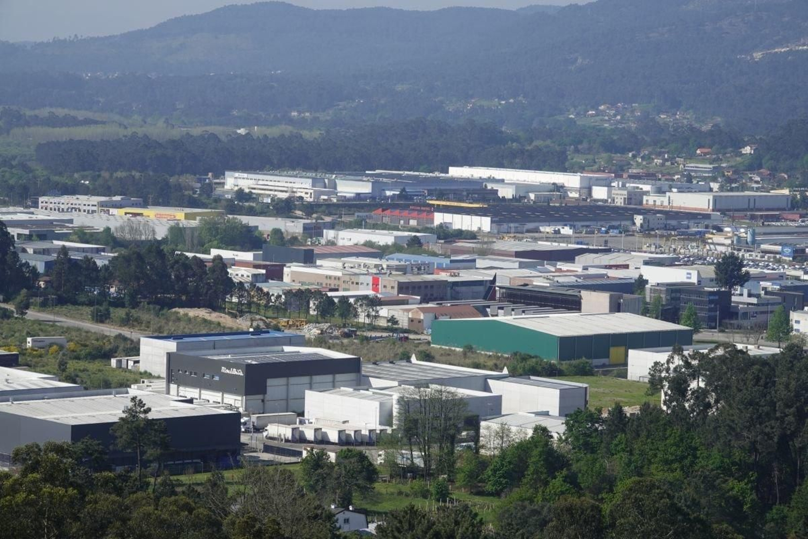 Polígonos de A Granxa, en primer término, y As Gándaras, al fondo, en O Porriño.