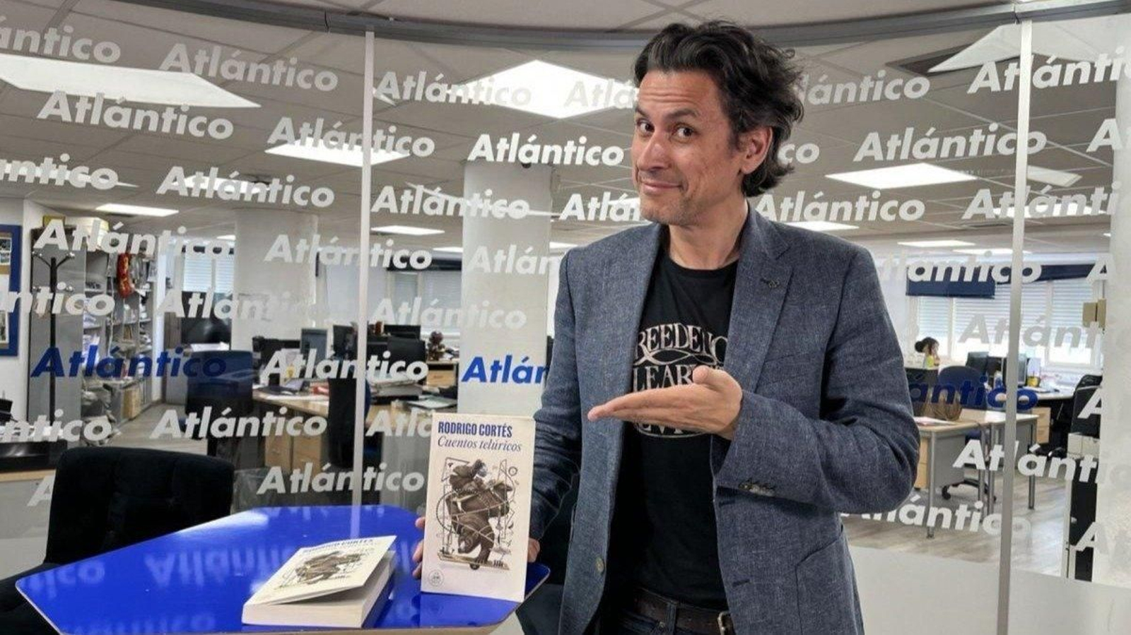 Rodrigo Cortés, en el set de Atlántico TV.