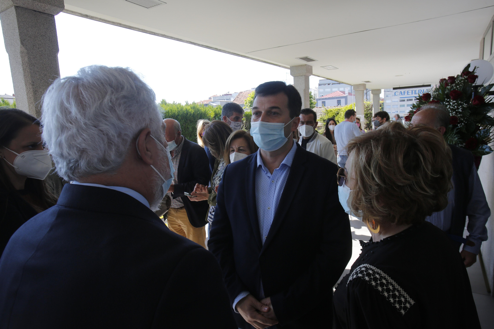 Gonzalo Caballero saluda a Miguel Santalices.