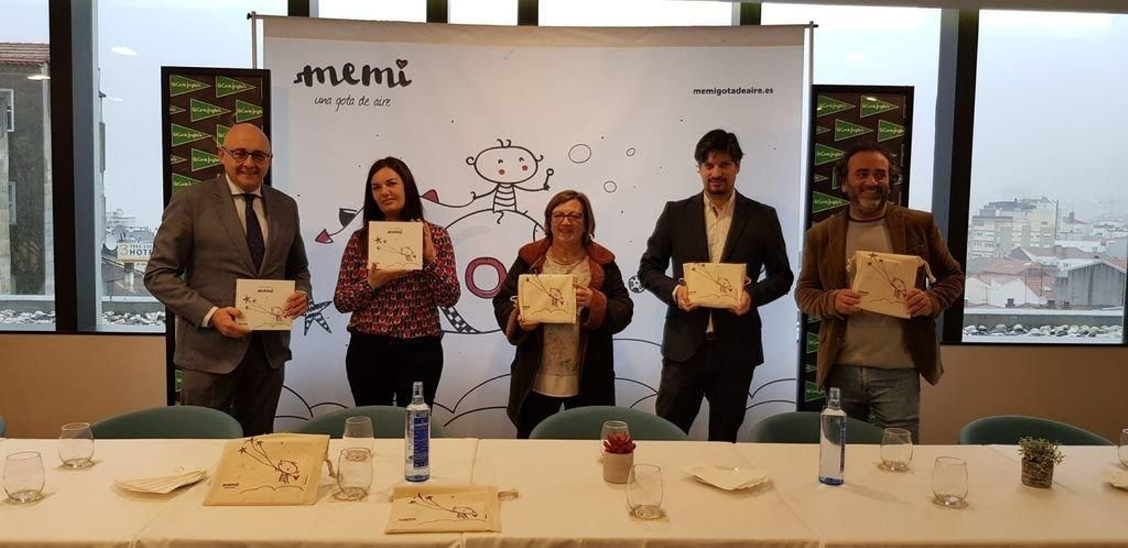 Pati Blanco, director de Comunicación de El Corte Inglés; la escritora Ledicia Costas; Pilar Martínez, representante de la ONG Da Man;  Adrián Salgado, director de Marketing de Zelnova Zeltia y Marcos Estévez, de Igualarte.