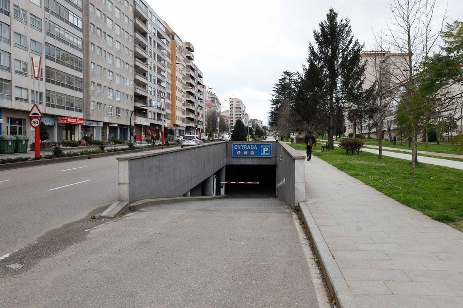 Acceso al parking subterráneo de Coia.
