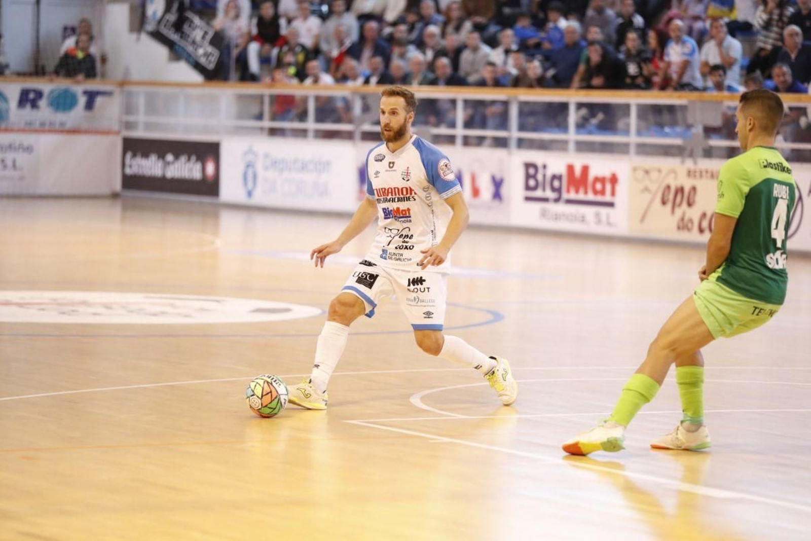 El vigués Adrián Alonso ‘Pola’ juega esta tarde en As Travesas.