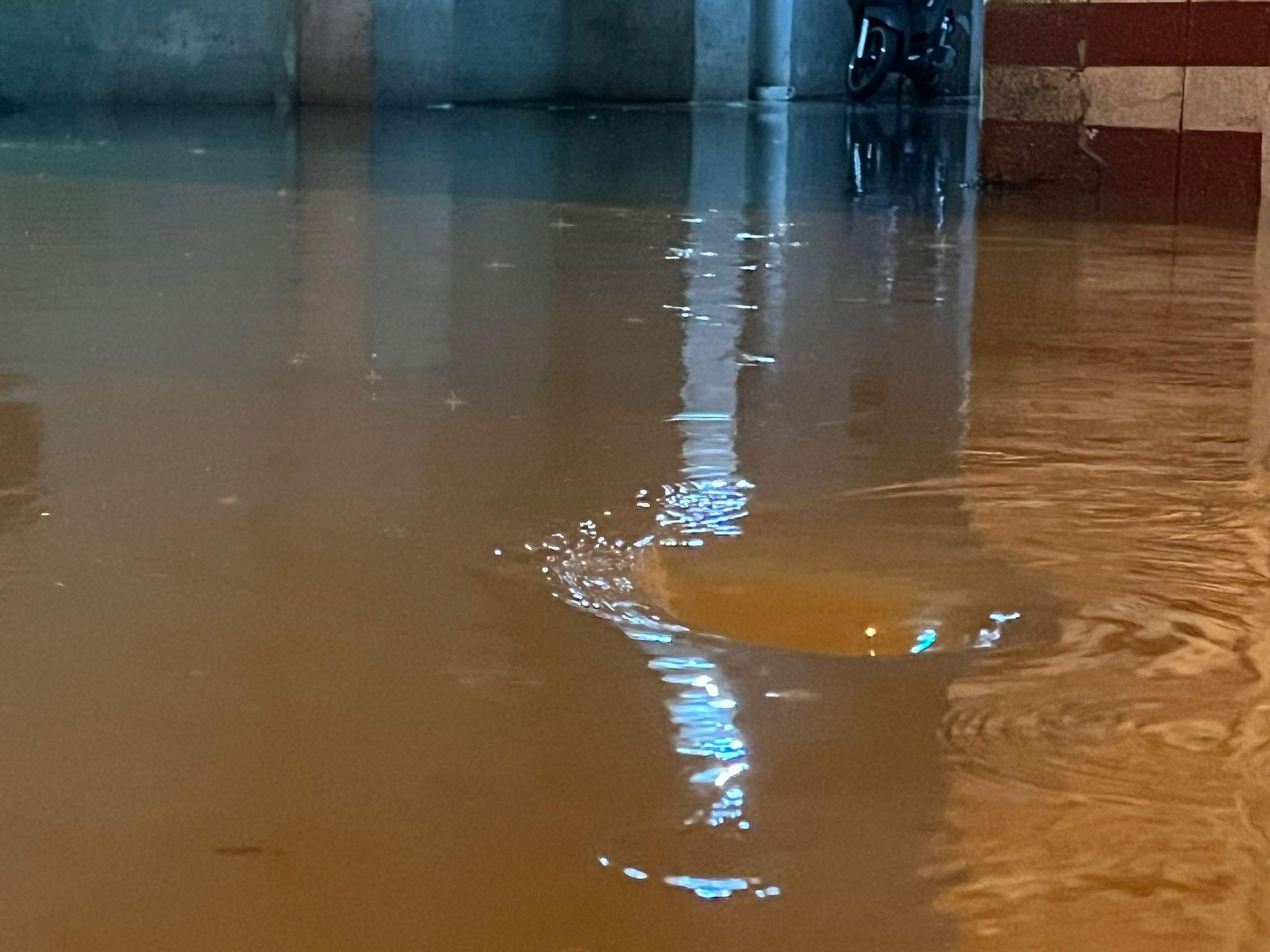 Inundaciones por la fuerte tormenta en Vigo. // Alberte