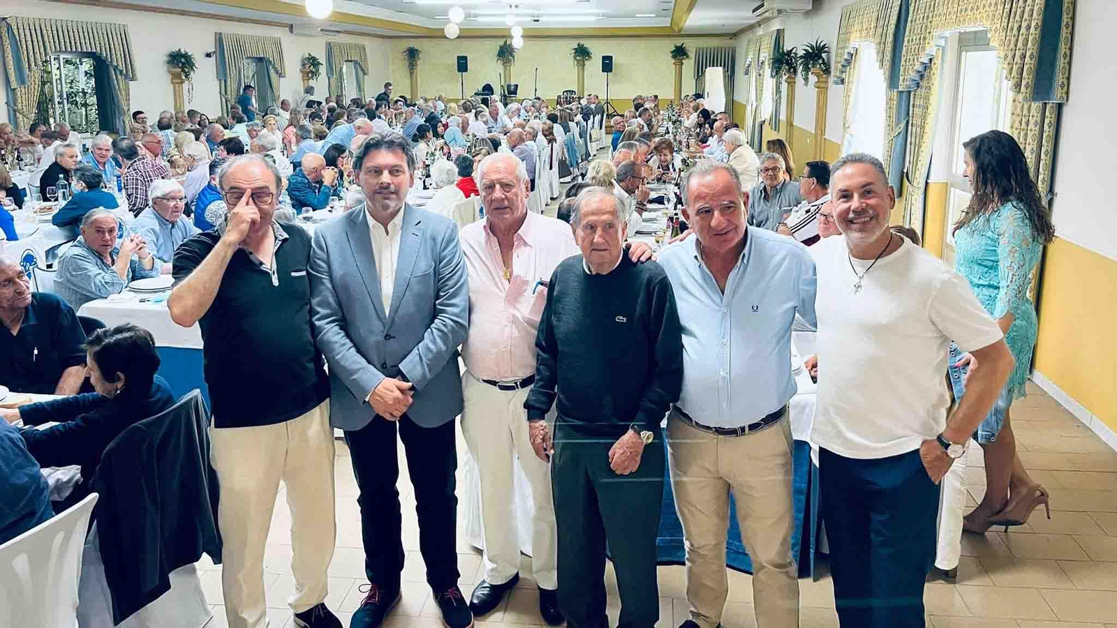 El secretario xeral da Emigración, con los exdirectivos de la Hermandad Gallega de Venezuela Manuel Villamayor, José Monteagudo, Francisco 'Pancho' Moure y Benito Varela