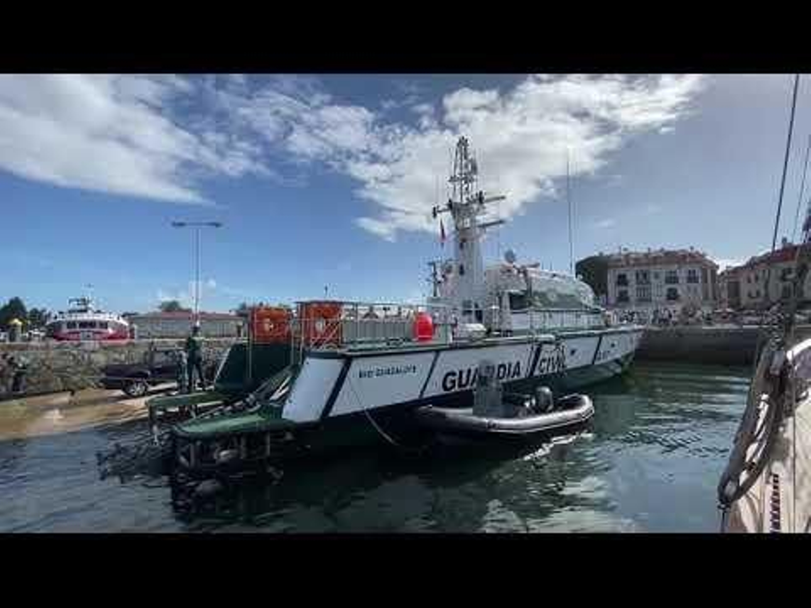 La Guardia Civil se incauta una lancha que no disponía de matrícula en la Ría de Arousa