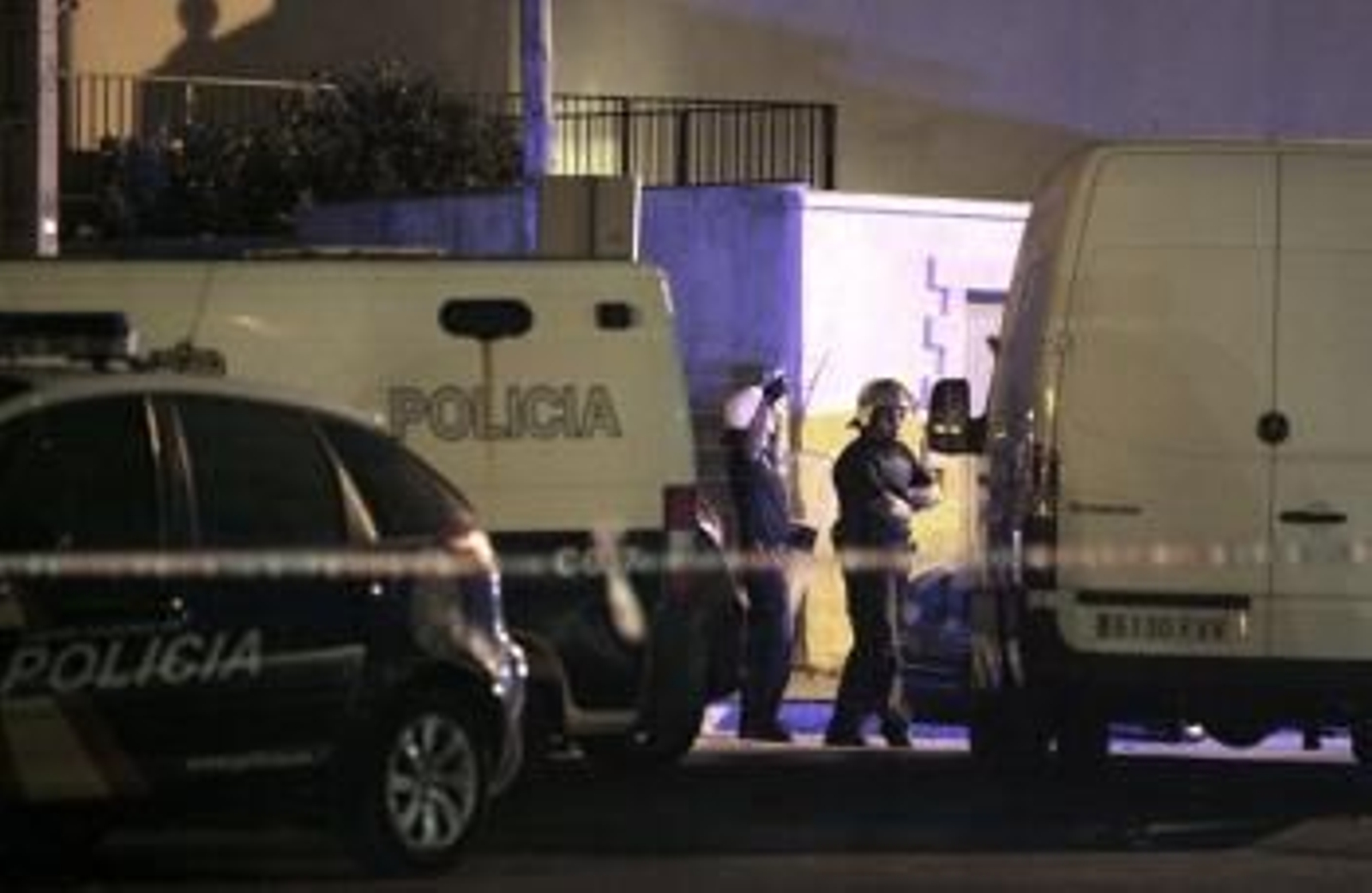 La Policía Nacional realizó anoche un registro en un piso en la barriada de los Junquillos de La Línea de la Concepción (Cádiz)