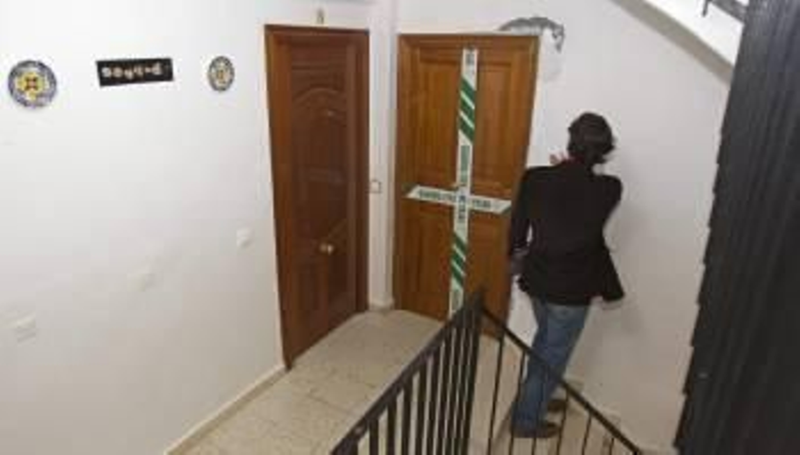 Puerta de la vivienda de Marchena. (Foto: J.M. VIDAL)