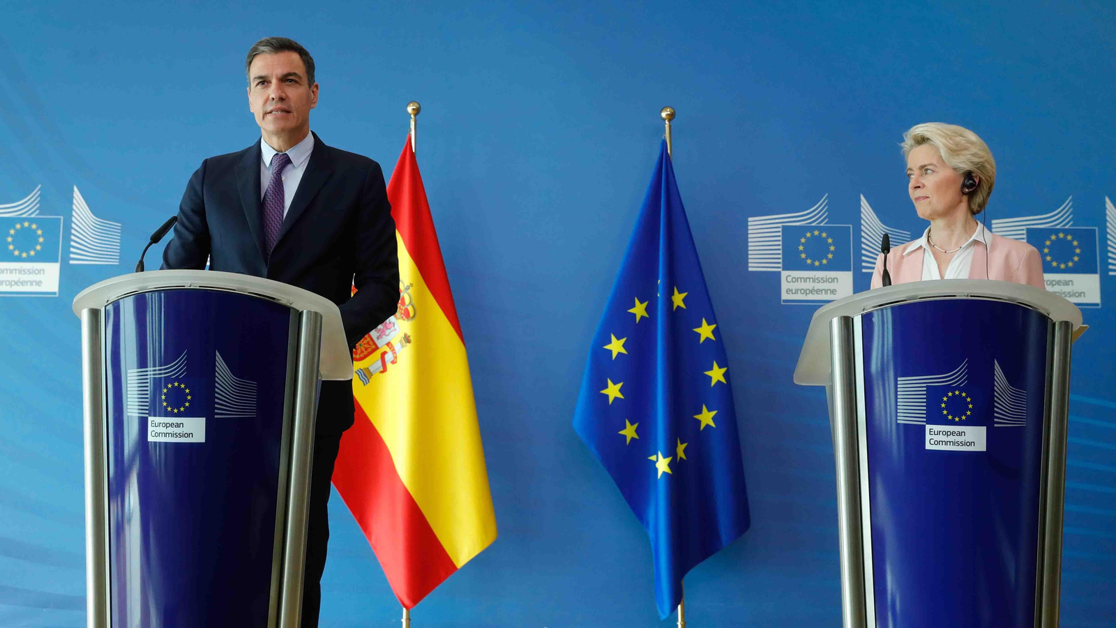 Pedro Sanchez con la presidenta de lao Comisión Europea Ursula von der Leyen. EFE/EPA/STEPHANIE LECOCQ