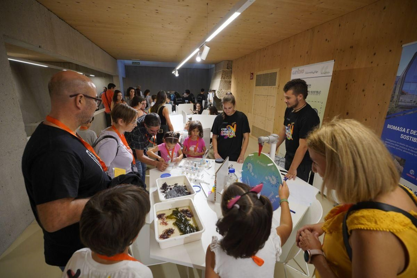 Las tres plantas del edificio Redeiras estuvieron dedicadas a la ciencia a través de decenas de talleres.