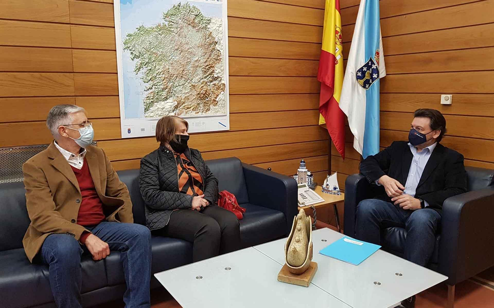 Imagen de la reunión celebrada en la sede de la Secretaría Xeral da Emigración en Santiago de Compostela