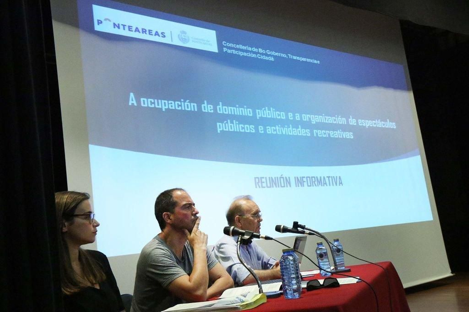 Mera y el alcalde en una reunión anterior sobre ocupación de espacios públicos.