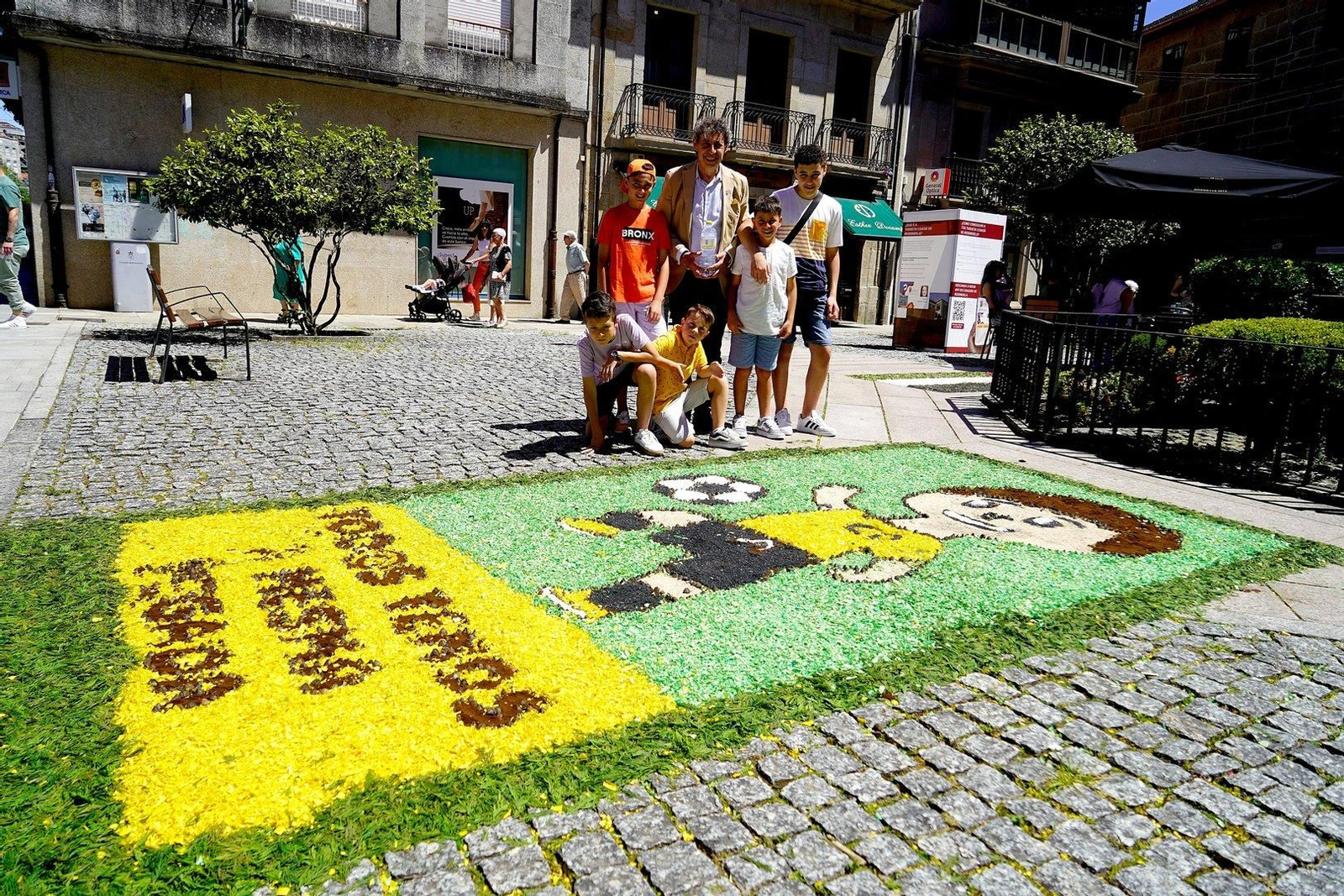 Alfombras florales en la Festa da Coca de Redondela 2024.