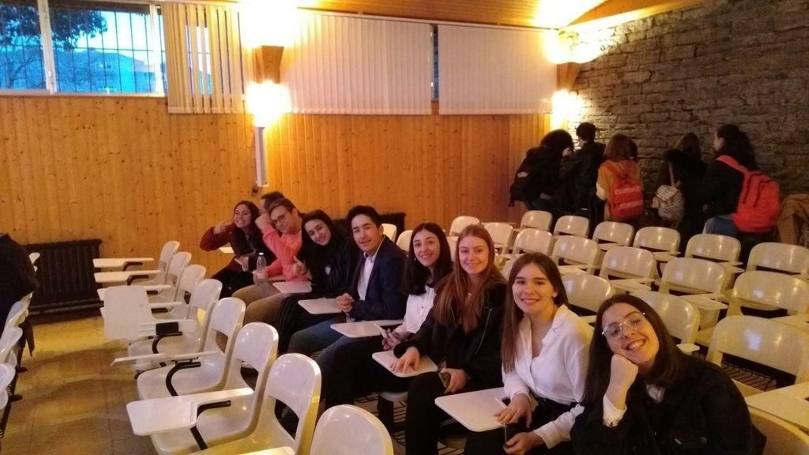 EL grupo de alumnos del nuevo instituto de Soutomaior durante la presentación de su trabajo.