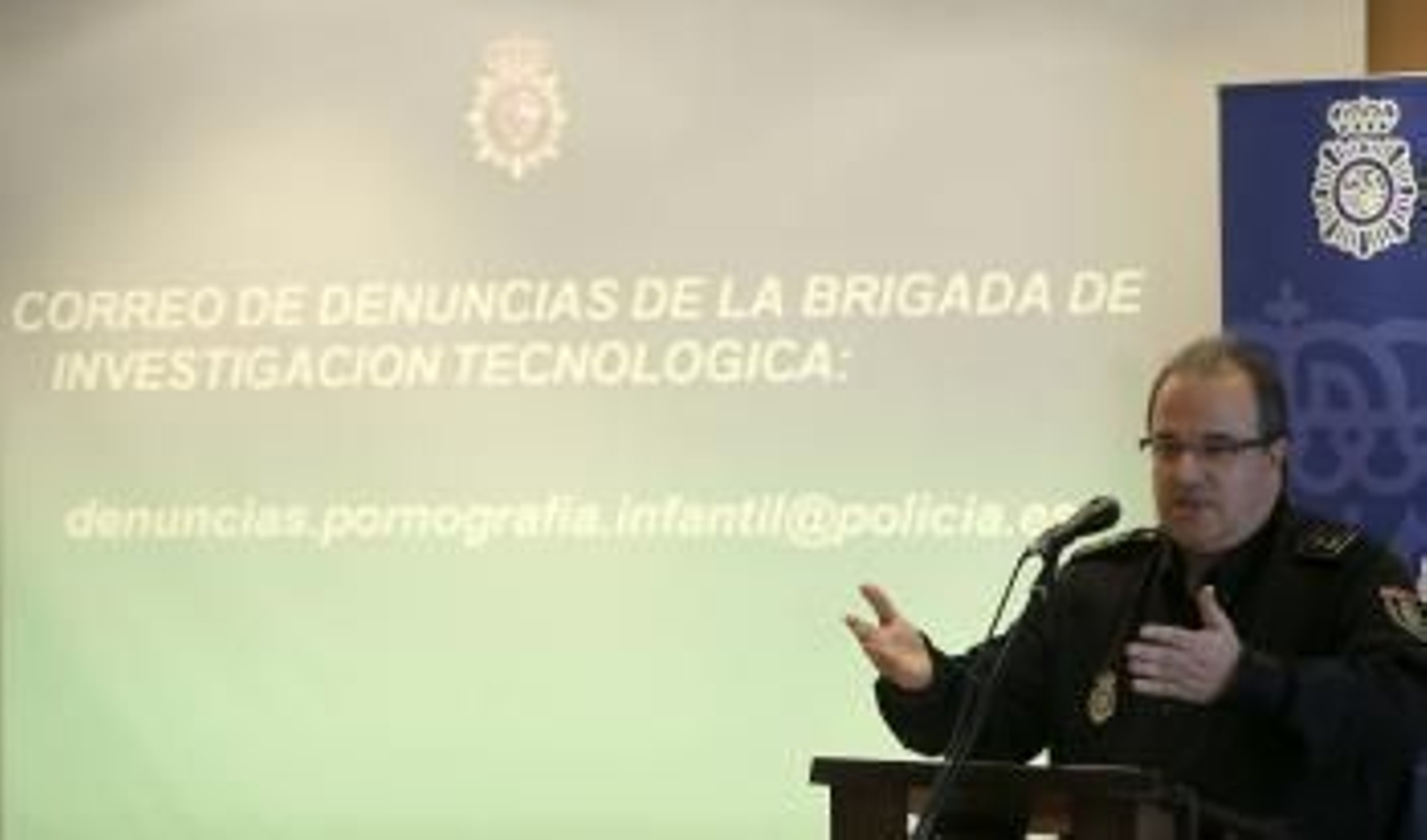 El inspector jefe, Luis García, durante la rueda de prensa ofrecida por la Policía Nacional tras detener a 41 personas en 18 provincias.