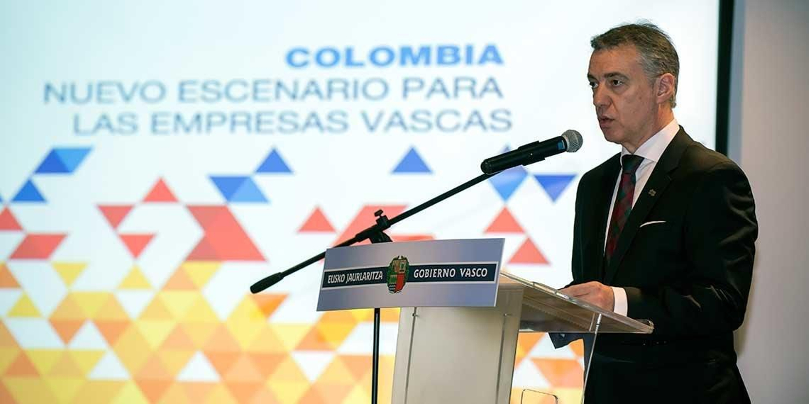 En el encuentro Colombia: nuevo escenario para las empresas vascas, en el que han participado en torno a 50 compañías, el Lehendakari ha insistido en el reto de ayudar a las empresas vascas en sus procesos de apertura e internacionalización.