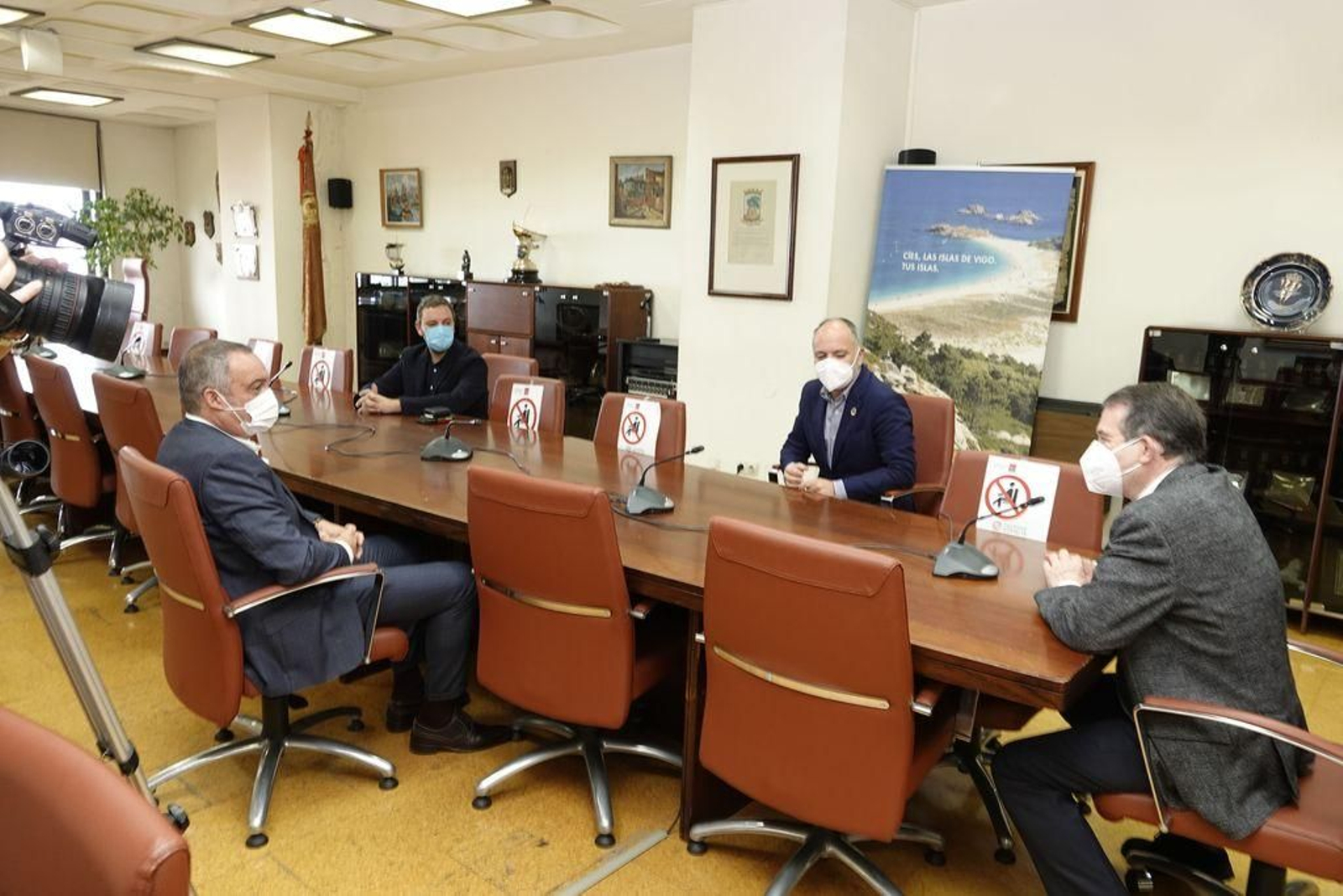 Abel Caballero y David Regades se reunieron con los responsables de la empresa textil.