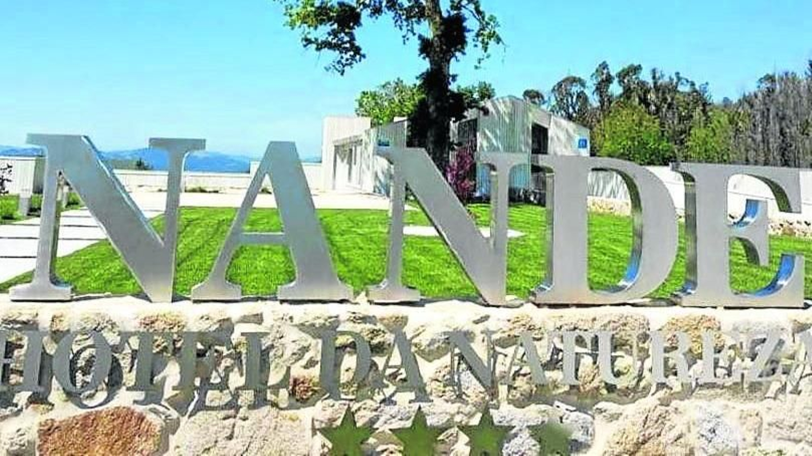 Hotel en As Neves de la bodega Señorío de Rubiós y plantación de té de Quinteiro da Cruz en Ribadumia.