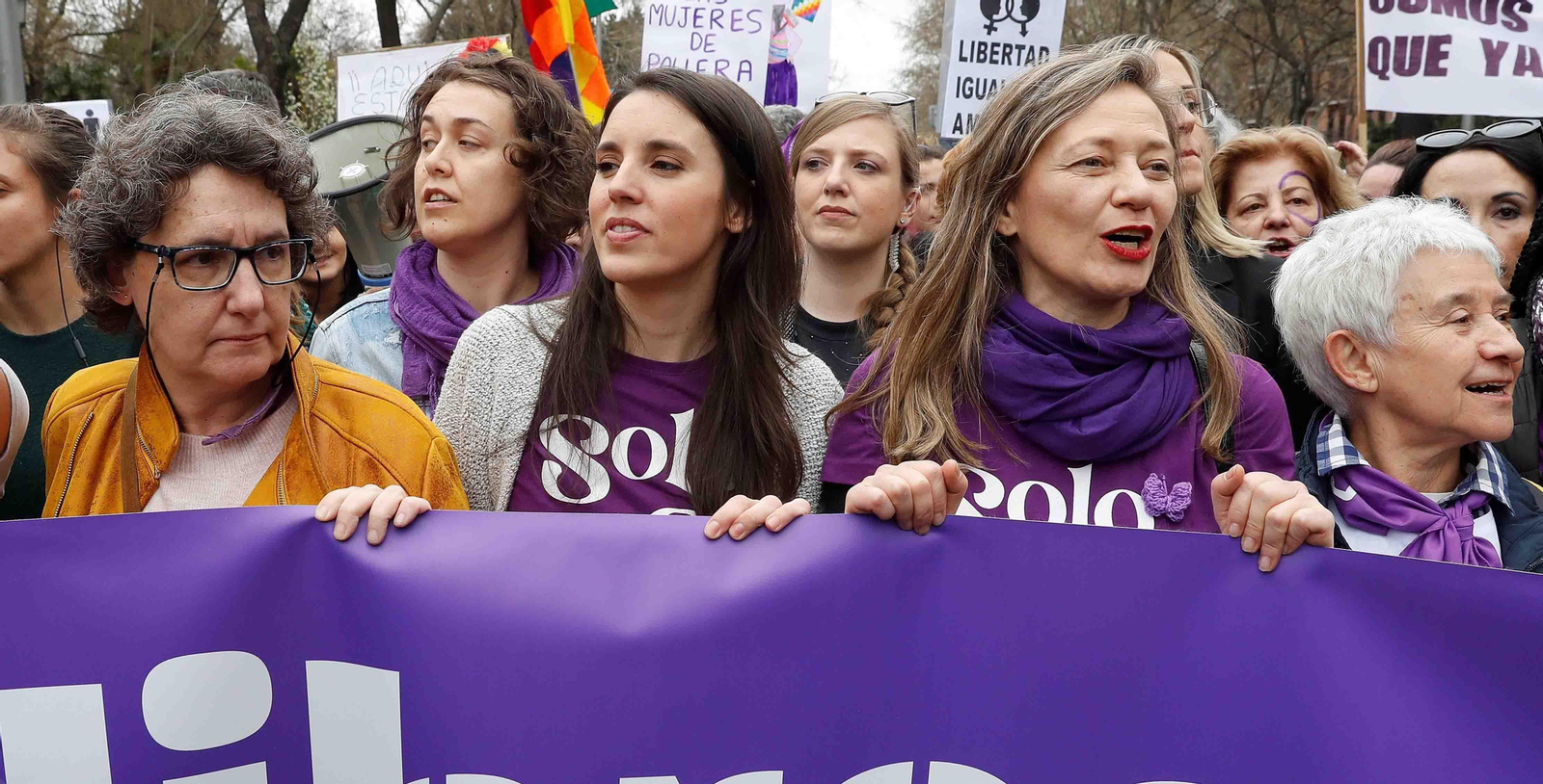 Fotografía de archivo (08/03/2020), de la ministra de Igualdad, Irene Montero (2i). EFE/ Ballesteros
