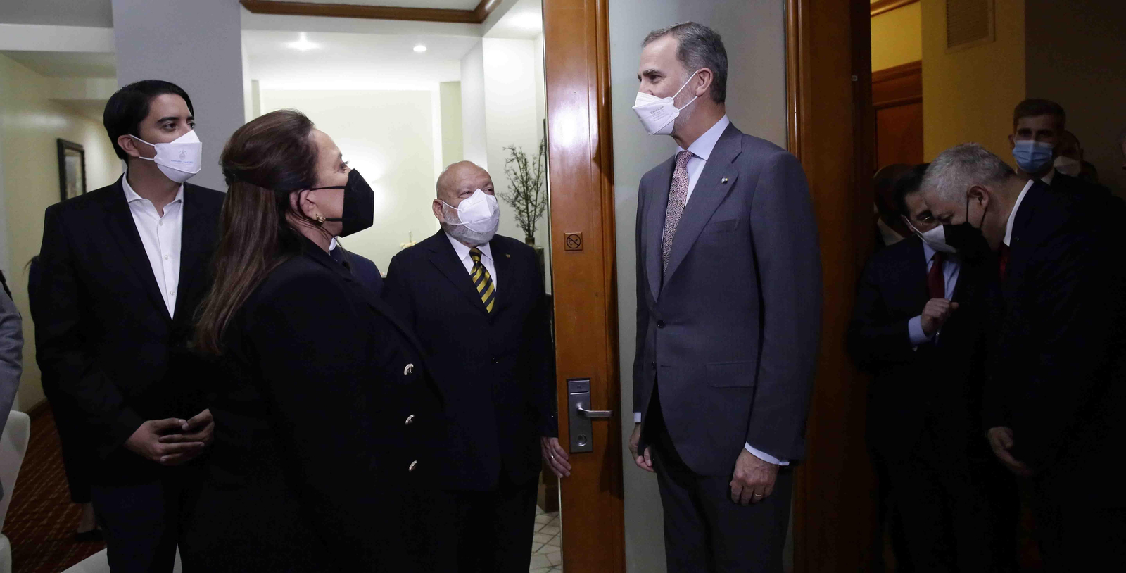 La presidenta electa de Honduras, Xiomara Castro (c-i), recibió al Rey de España, Felipe VI (c-d). EFE/ Bienvenido Velasco