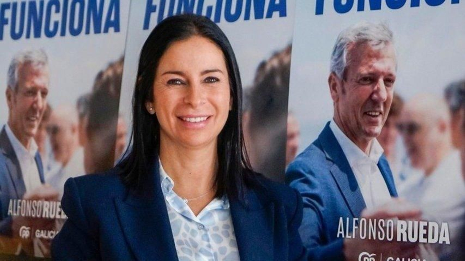 Patricia García, ante carteles de campaña en la sede del PP.