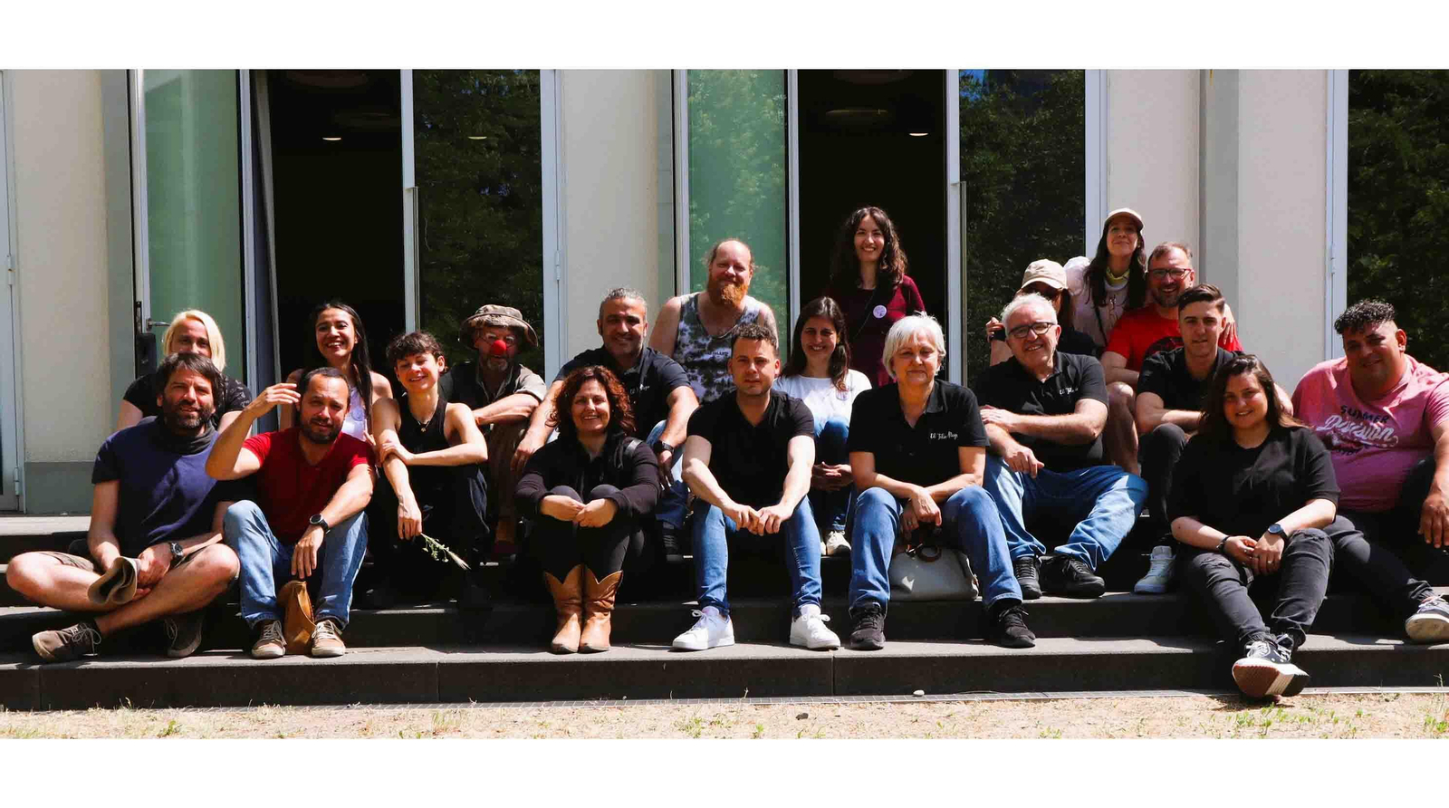 Elenco de actores y organizadores de la III Muestra de Teatro Aficionado en Español