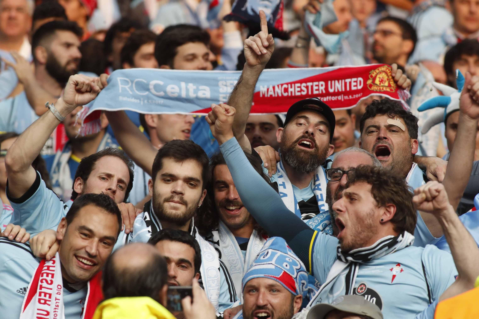 Las mejores imágenes del partido de vuelta entre Manchester United y Celta (1-1). // J.V. Landín