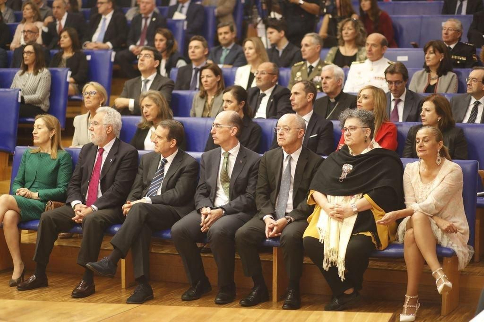 Por la izquierda, Ana Pastor, Santalices y Abel Caballero, además de Carmela Silva (derecha), entre los asistentes.