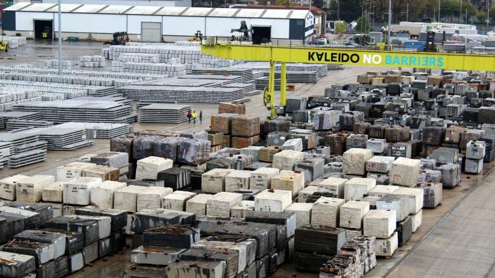 Una vista del muelle de granito en el Puerto de Vigo.