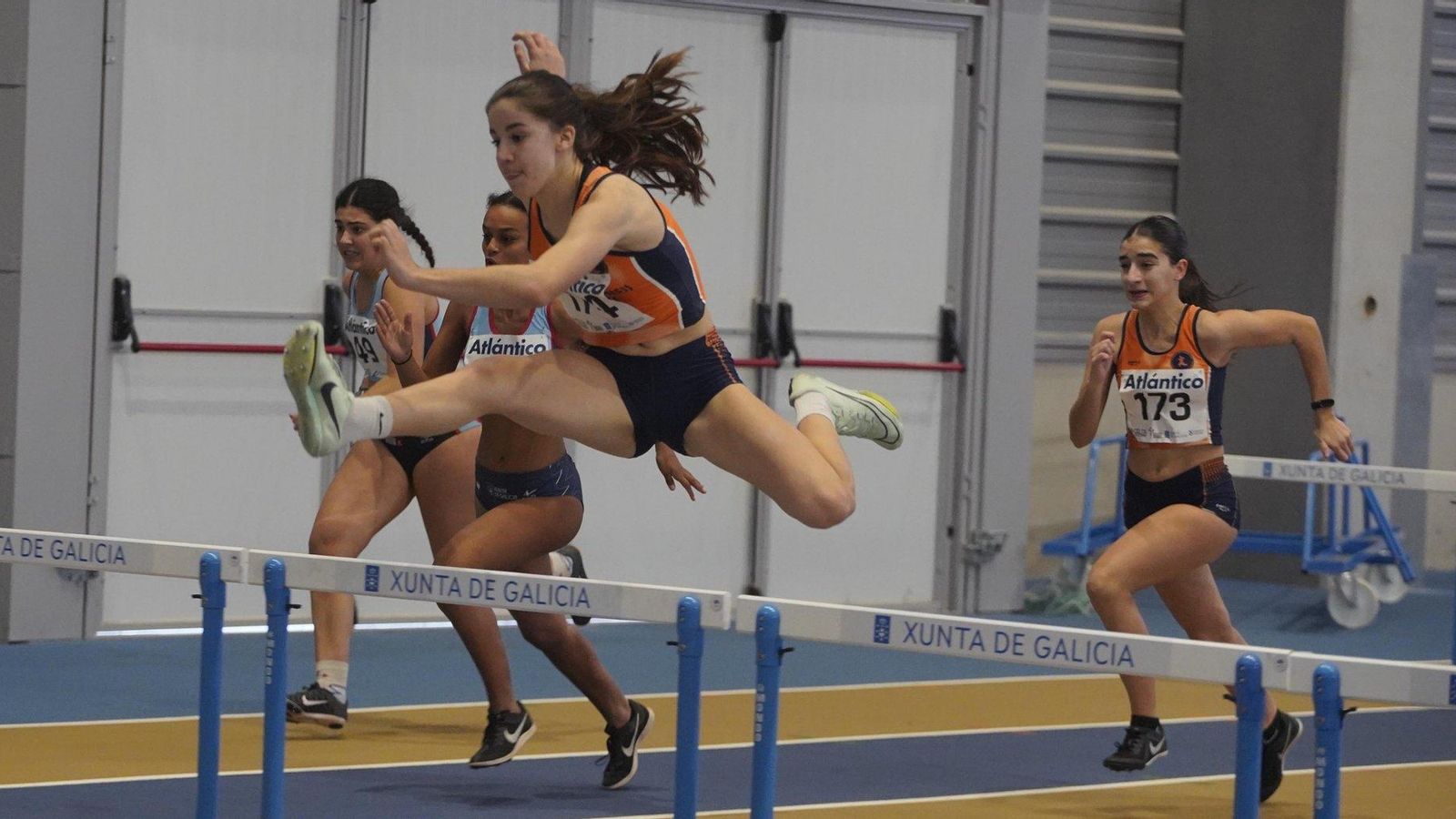 Los 60 metros vallas abrieron la jornada en distintas categorías.