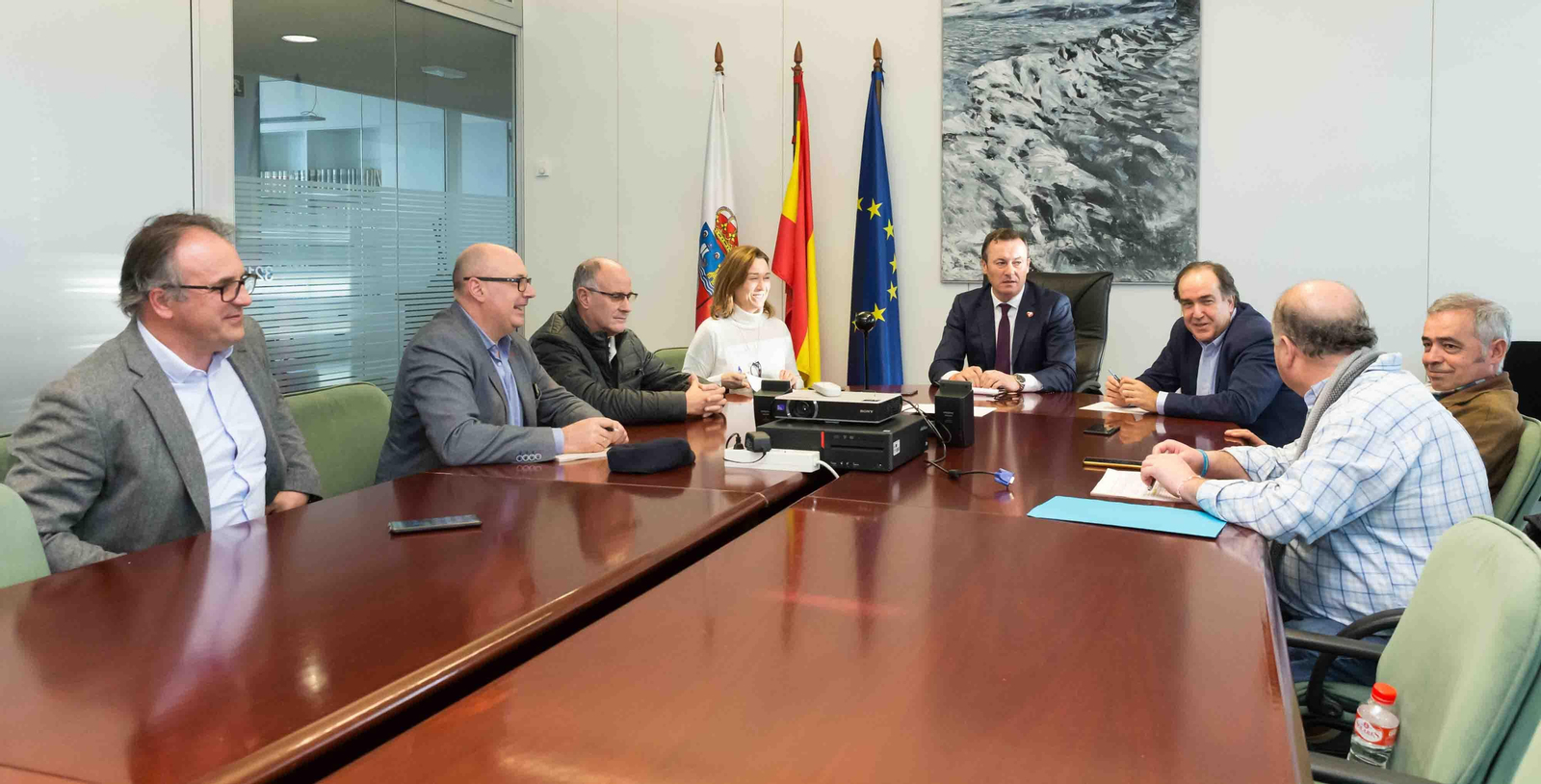 17:00.- Sala de reuniones de la Consejería (tercera planta). El consejero de Desarrollo Rural, Ganadería, Pesca, Alimentación y Medio Ambiente, Guillermo Blanco, se reúne con el presidente de la Red Cántabra de Desarrollo Rural y los Grupos de Acción Social. 27 de enero de 2020 © Raúl Lucio