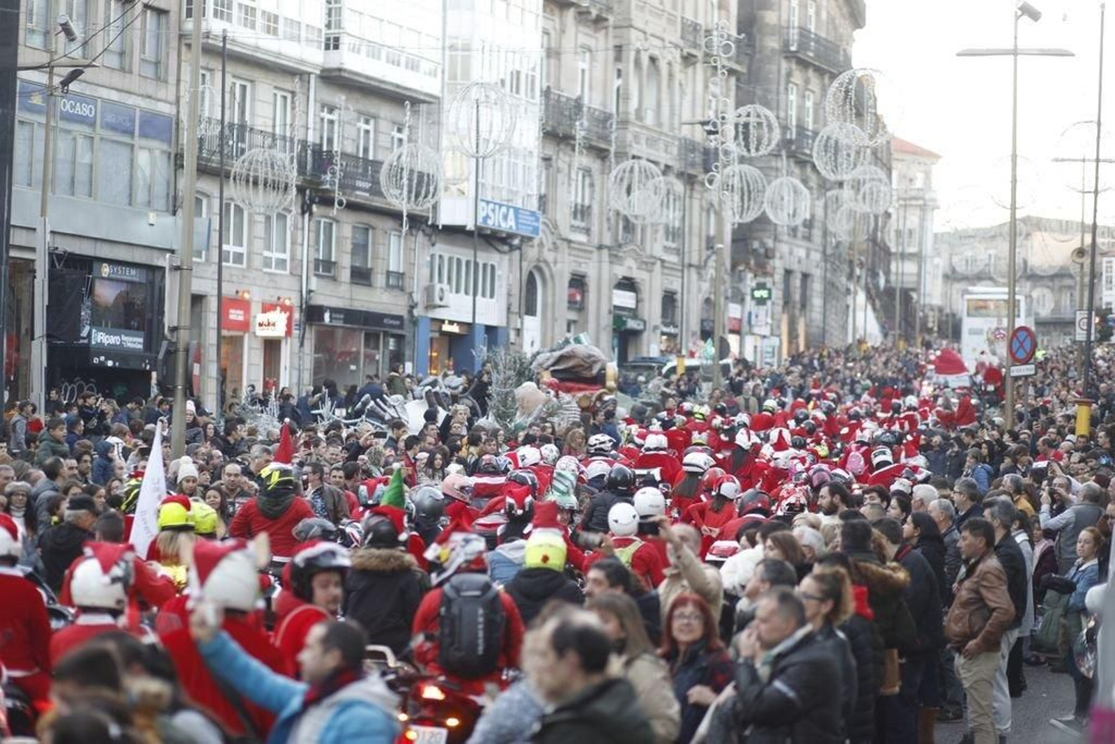 La papanoelada motera toma las calles de Vigo 60