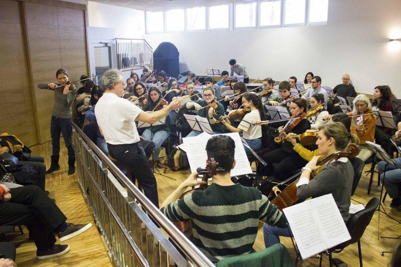 Maristella Patuzzi y la Orquesta Clásica de Vigo ensayaron ayer en la Escola de Música.