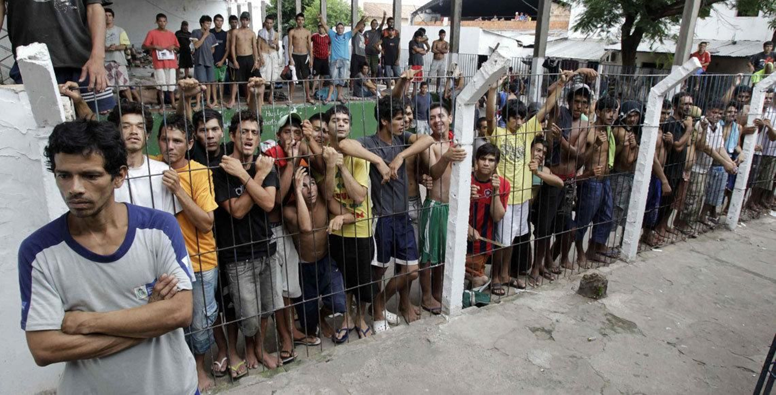 Presos en una cárcel de Paraguay.