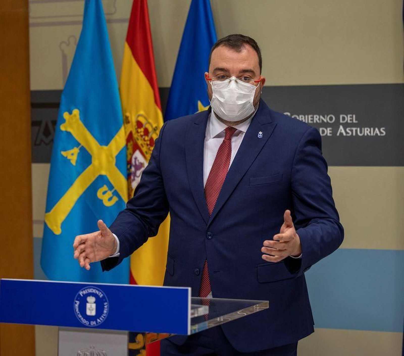 Adrián Barbón, presidente asturiano, durante la rueda de prensa en la que anunció sus intenciones.