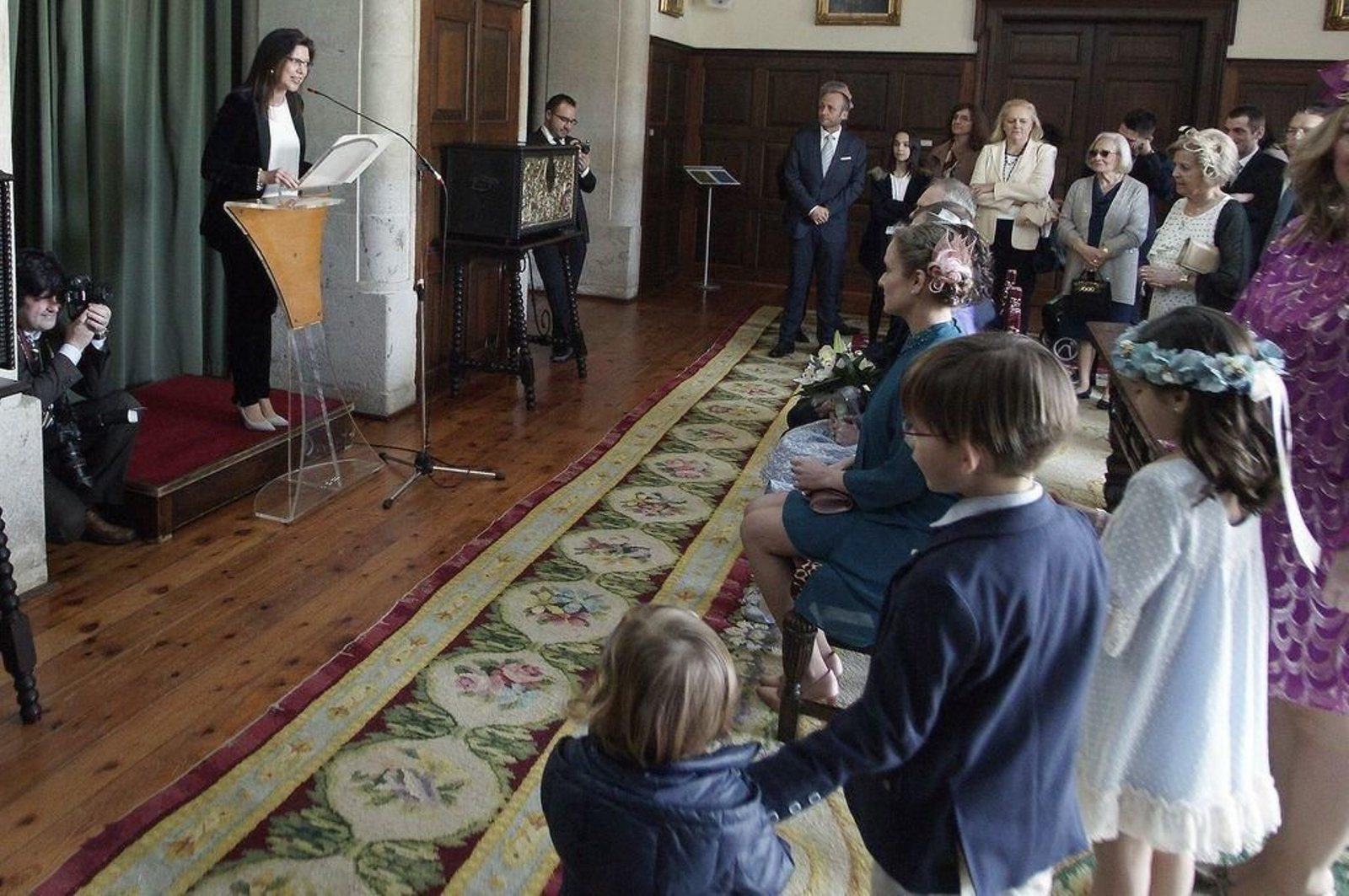 Una boda oficiada en Castrelos, con la concejala Caride.