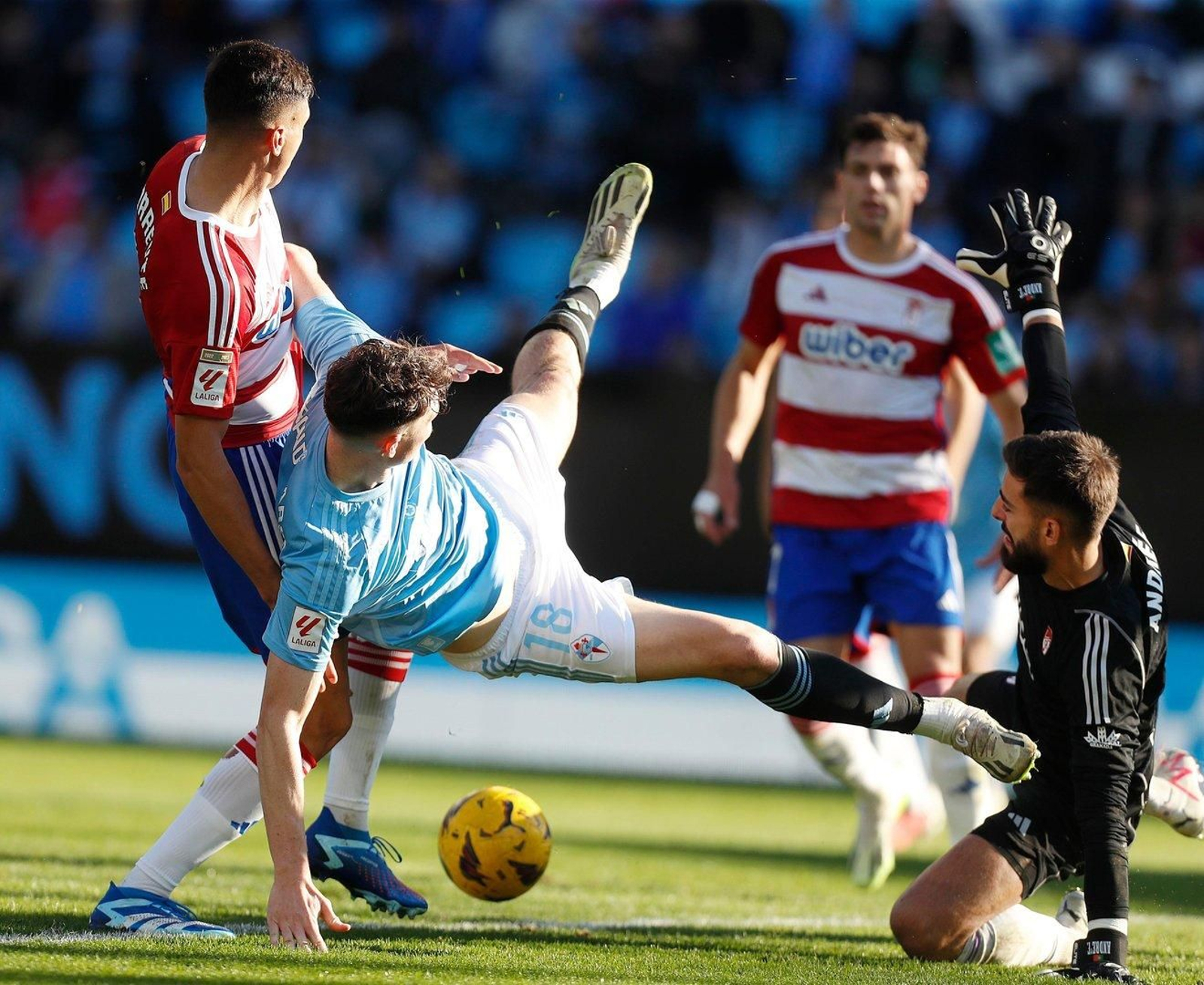 Larsen intenta un remante ante Ferreira.