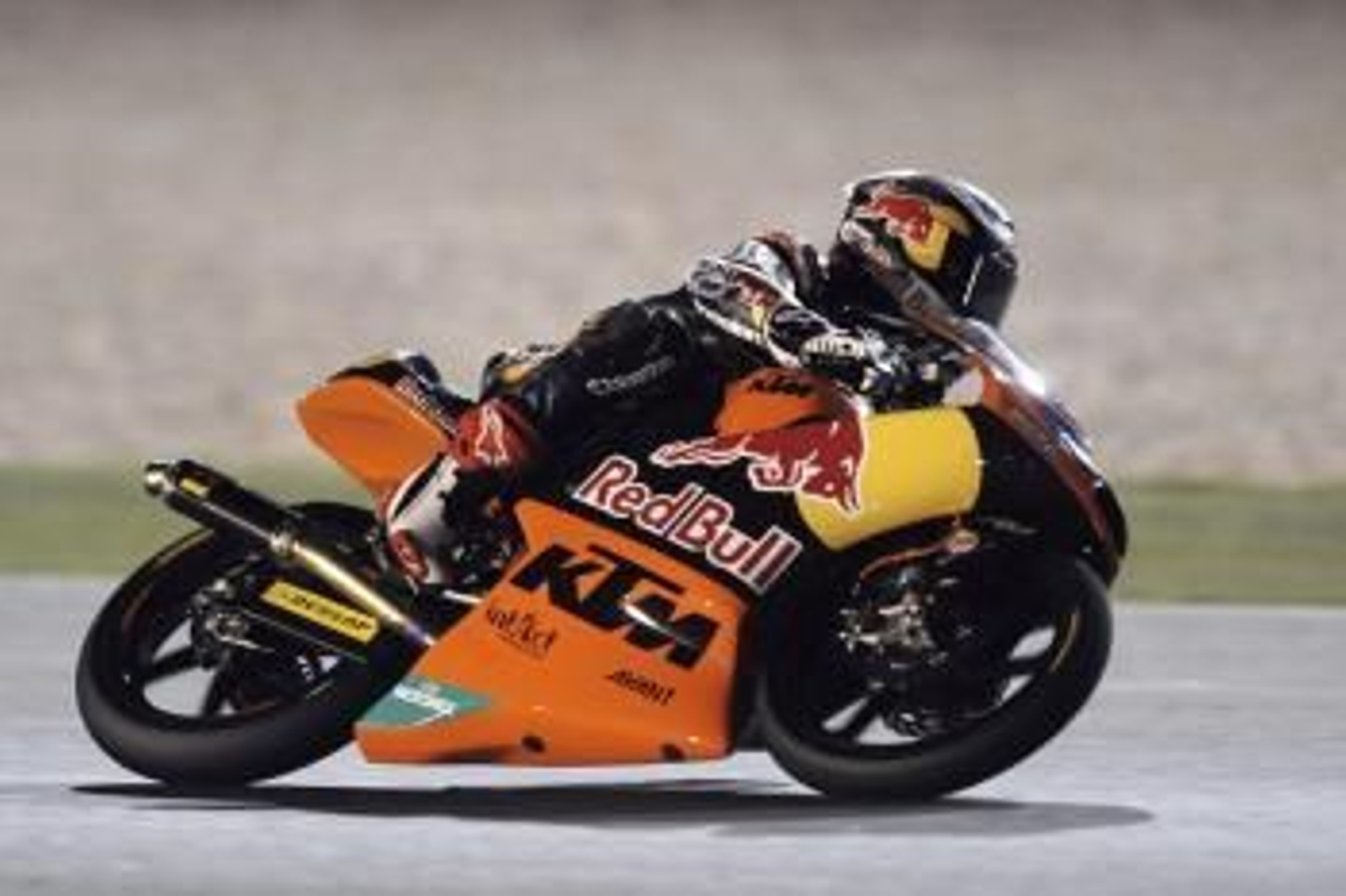 Sandro Cortese en la jornada de entrenos oficiales del G.P. de Catar (Foto: efe)