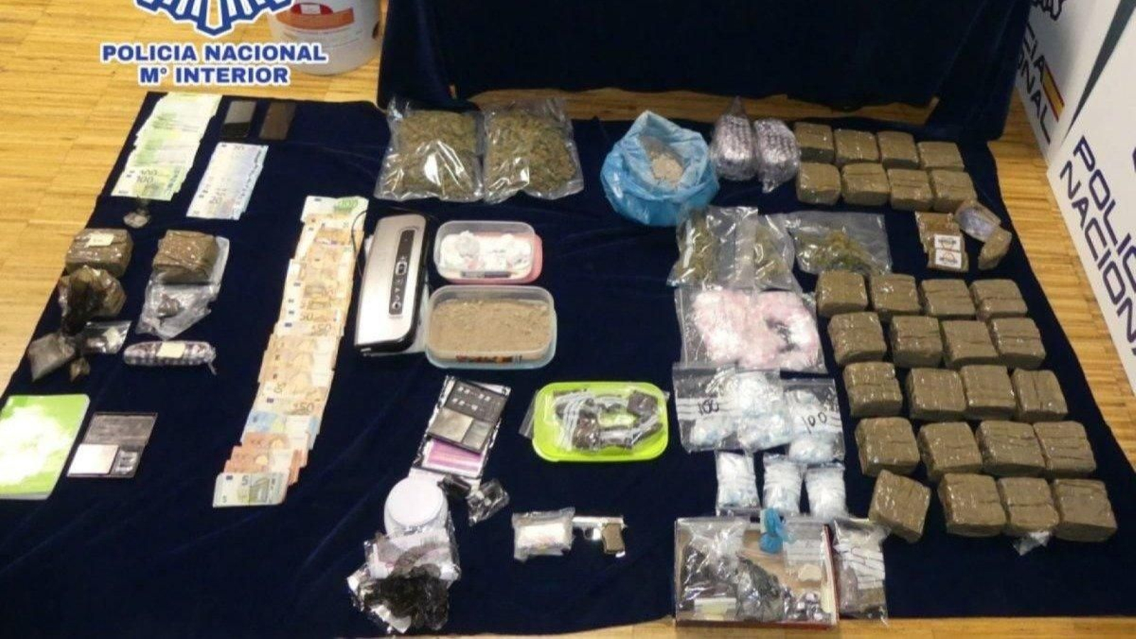 Efectos  y droga intervenidos durante el operativo en noviembre de 2022.