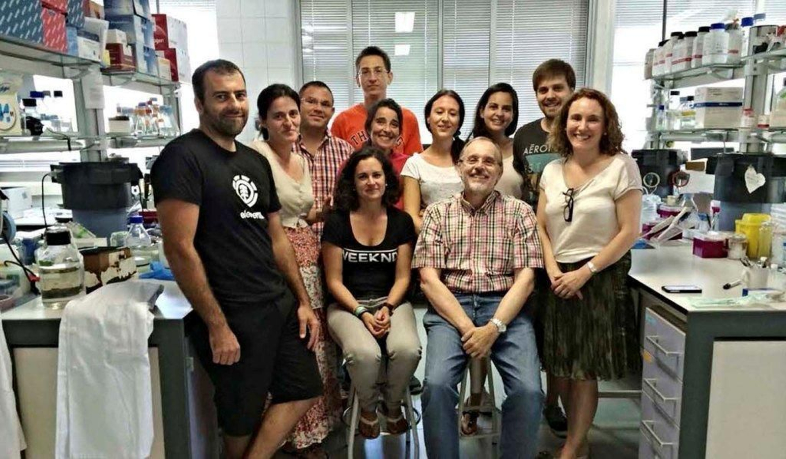 El grupo de investigadores de la Universidad de Vigo con Antonio Figueras (CSIC) en el centro.