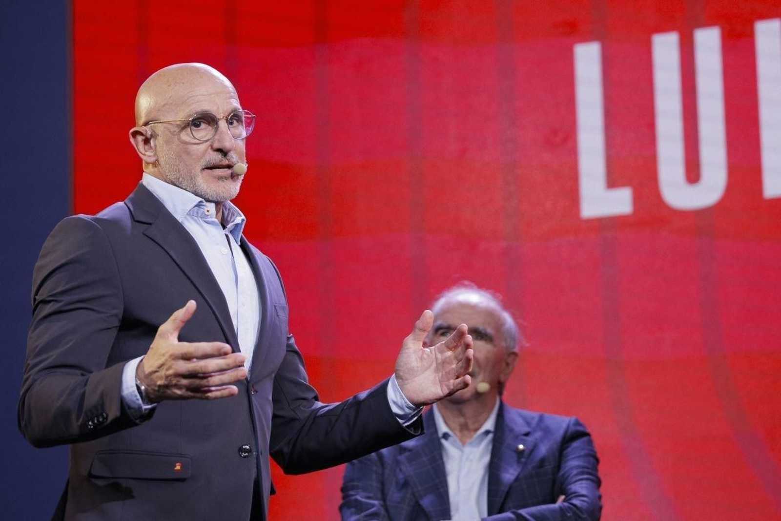 El seleccionador español continuará al frente hasta el próximo Mundial tras sellar su continuidad.