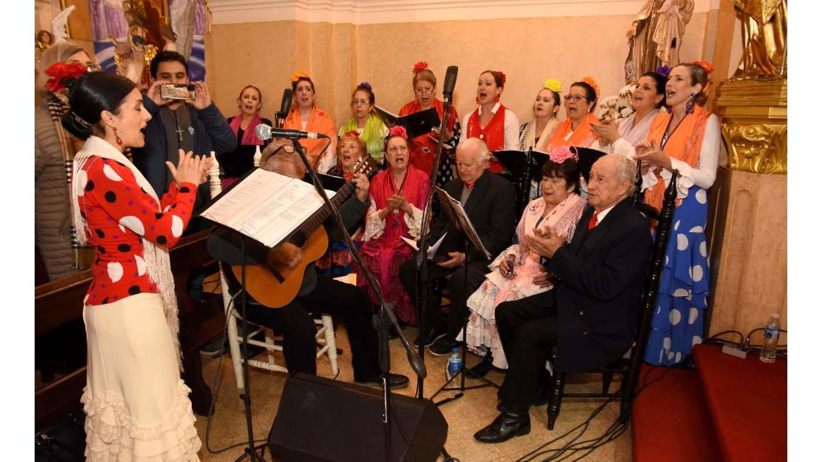 El coro “Luna y Candela” del CECABA que dirige la cantaora María Cecilia Narvarte