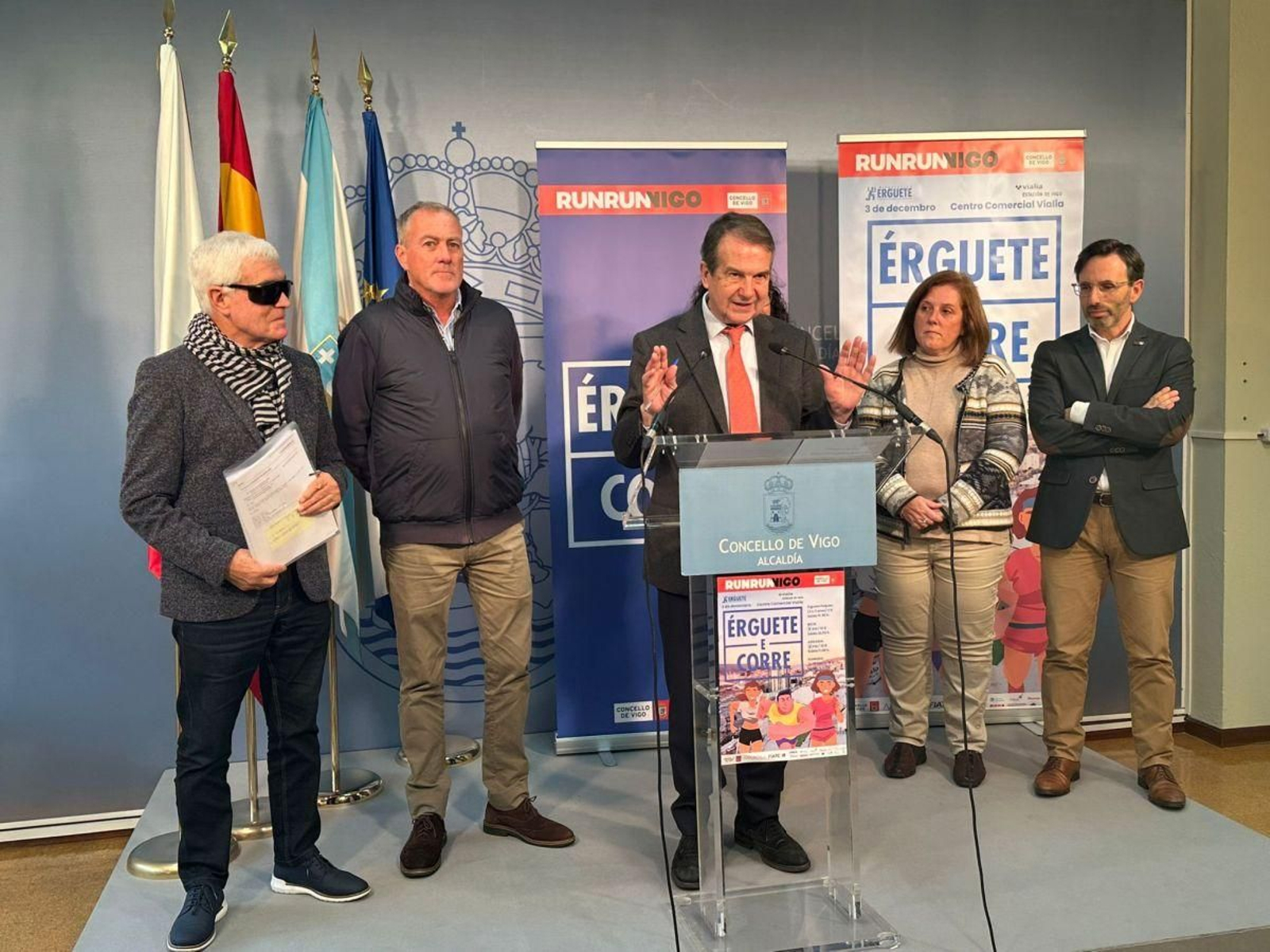 Abel Caballero presentó ayer la carrera Érguete e Corre, que se disputa el 3 de diciembre.